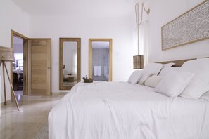 Condo, 3 Bedrooms | 3 bedrooms, laptop workspace, free WiFi