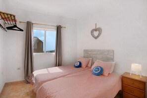 3 bedrooms, iron/ironing board, free WiFi, bed sheets - 3-Bedroom Holiday Apartment near Santa Cruz with Balcony and Wi-Fi (Santa Cruz de Tenerife)