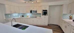 House, 4 Bedrooms | Private kitchen | Full-size fridge, oven, coffee/tea maker, toaster