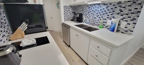 House, 4 Bedrooms | Private kitchen - Bahama Mama House 4 Bedroom Home by RedAwning (South Padre Island)