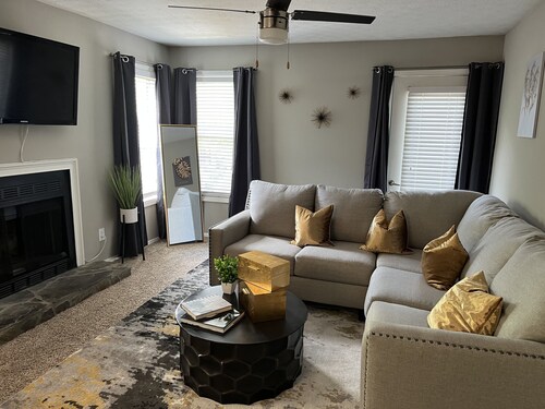 Luxury 1 bedroom with free amenities and parking to feel like home