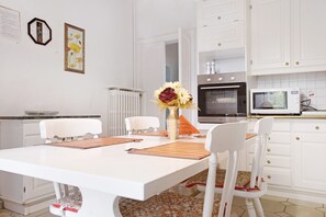Dining - Apartment 'Suite in Villa Con Parco' with Private Terrace, Wi-Fi and Air Conditioning (Varese)