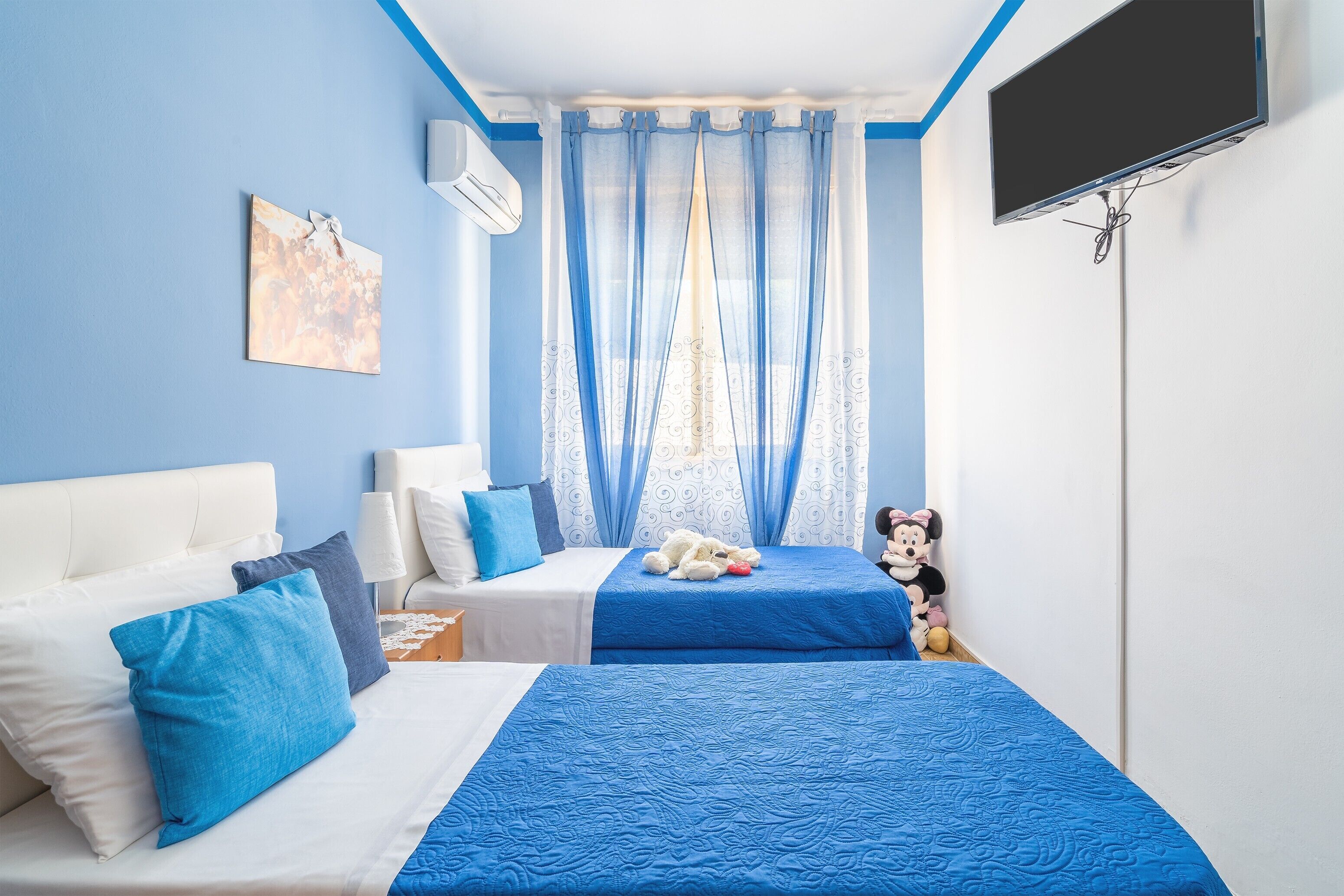 2 habitaciones, tabla de planchar con plancha y ropa de cama 