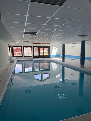 Indendørs pool, opvarmet pool