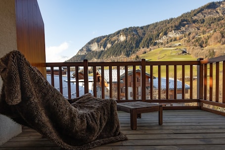 Property grounds. '12 MN Megève Studio Comfort' with Mountain View