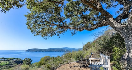 Villa 'Elba Offsite' with Sea View, Wi-Fi and Air Conditioning