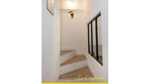 A staircase with a handrail and a light fixture above it. - Le Morgan - Magnificent city center apartment with parking space (Salon-de-Provence)