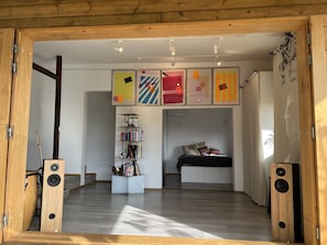 2 bedrooms, desk, iron/ironing board, WiFi