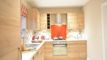 Fridge, dishwasher, cookware/dishes/utensils