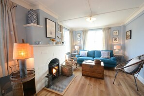 Fireplace, DVD player - 2 The Dunes, Thorpeness (Leiston)