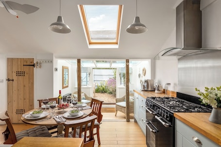 Cottage | Private kitchen | Fridge, dishwasher, cookware/dishes/utensils