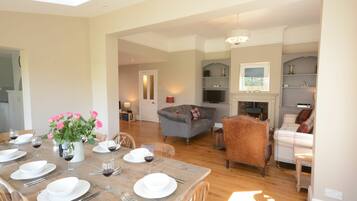 Fridge, cookware/dishes/utensils