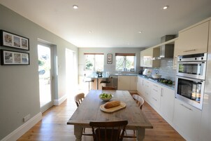 Fridge, cookware/dishes/utensils