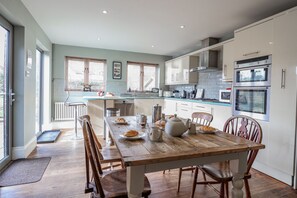 Cottage | Private kitchen - Holly Lodge (Aldeburgh)