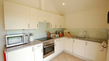 Fridge, cookware/dishes/utensils