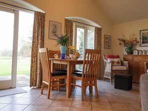 Cottage | Dining - Romulus (Norwich)