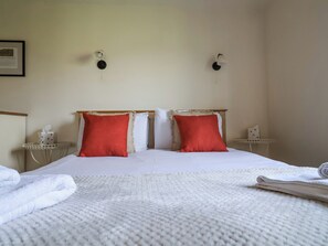 Cottage | 1 bedroom, individually decorated, individually furnished, free WiFi