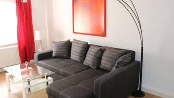 Smart-TV, Bücher, Stereoanlage, Drucker