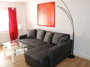 Smart-TV, Bücher, Stereoanlage, Drucker