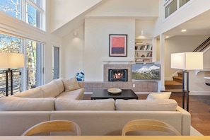 Smart TV, fireplace - Blue Mesa 4 A True Ski Hike Bike Dine Condo - 3 Bd, 2.5 Ba - Sleeps 8 (Mountain Village)