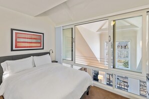 3 Schlafzimmer, Betten mit Memory-Foam-Matratzen, Schreibtisch