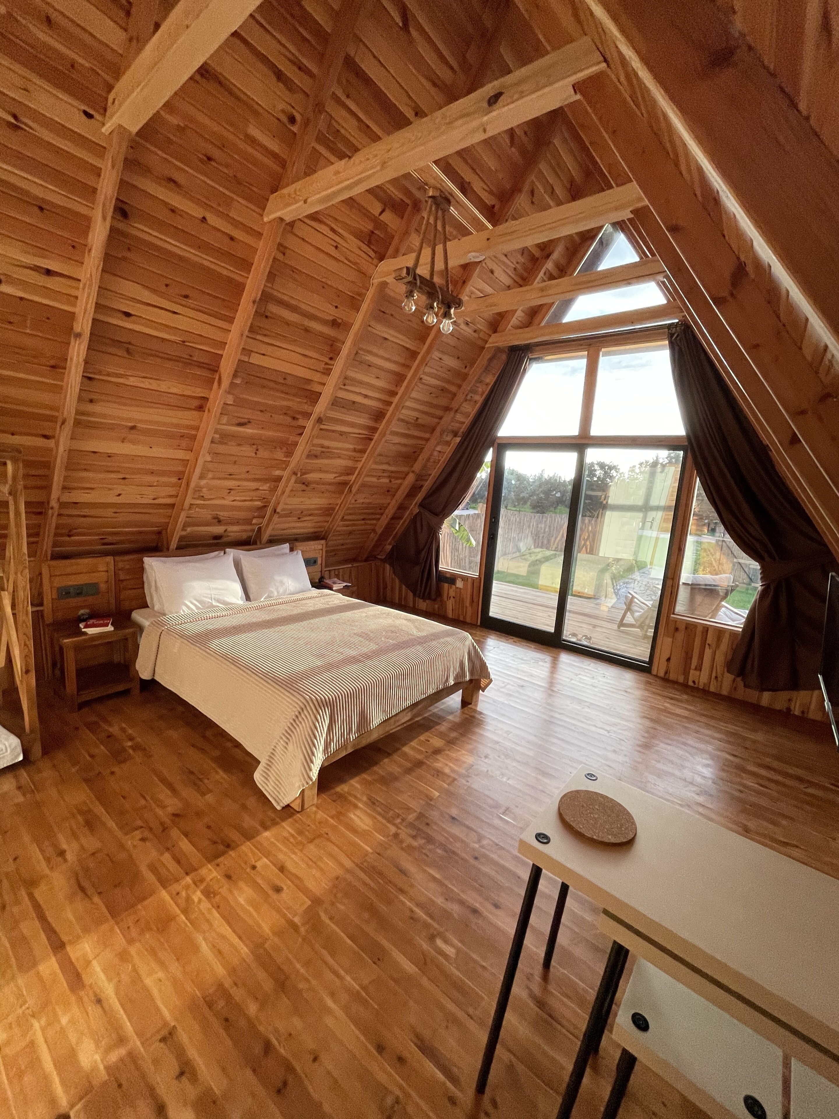 Deluxe-Baumhaus, 1 Queen-Bett | Select-Comfort-Betten, Schreibtisch, Verdunkelungsvorhänge