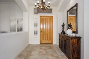 Interior - A Fountain Hills Gem, Pool, BBQ, Fireplace, Bar, Views! (Fountain Hills)