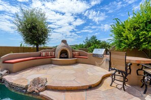 Property grounds - A Fountain Hills Gem, Pool, BBQ, Fireplace, Bar, Views! (Fountain Hills)