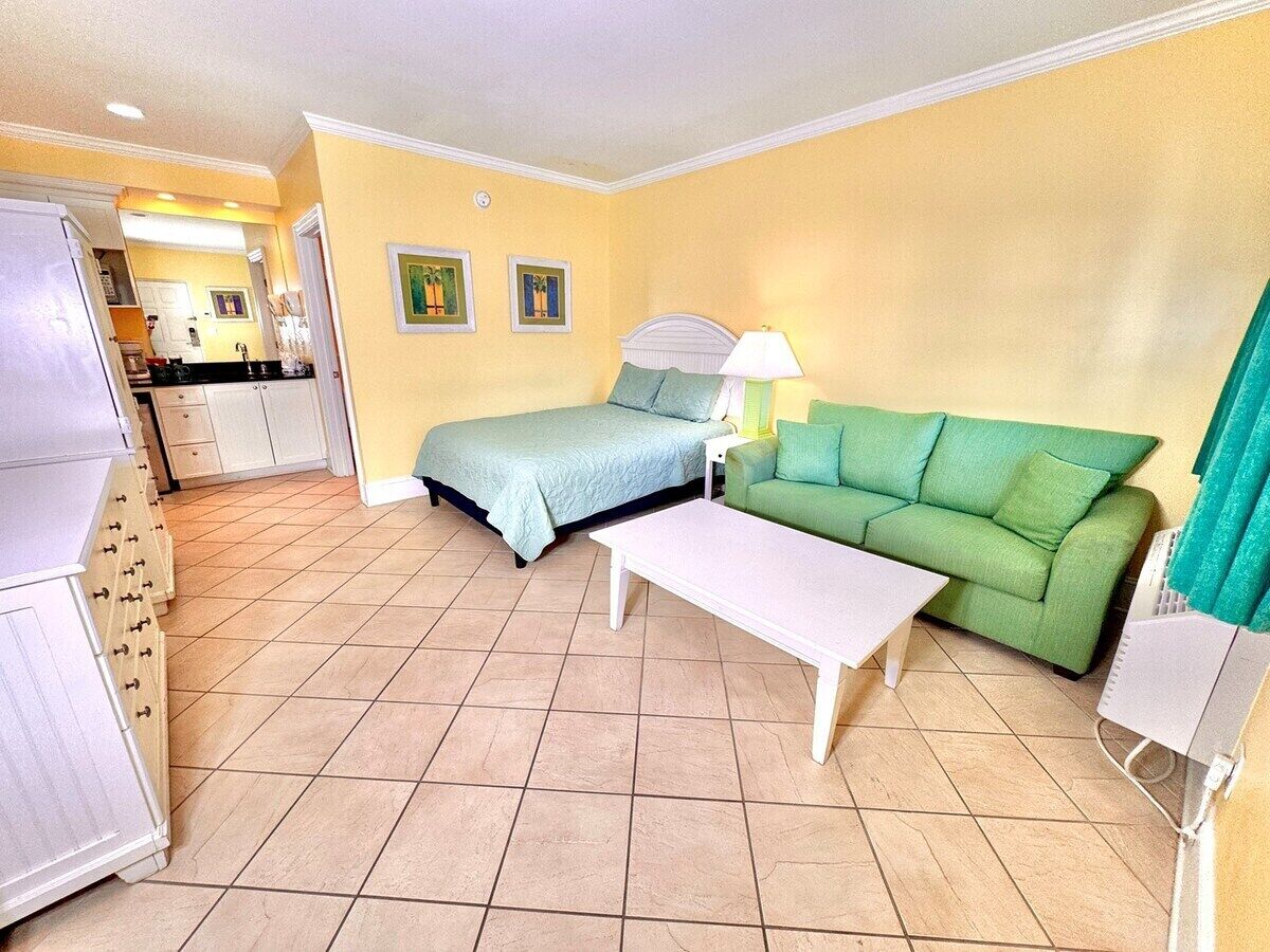 Pet-friendly, 3 Blocks To Beach, Pool, #204 - Morehead City, NC