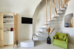 Interior - Opulent Oia Oasis: 3-Bedroom Luxury Suite (Oía)