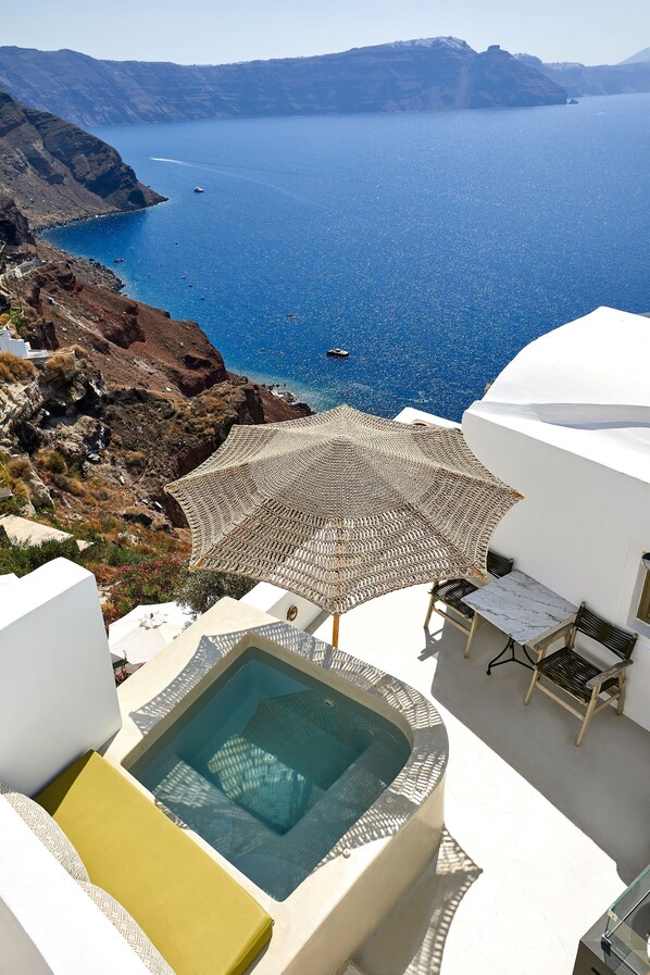 Property grounds - Opulent Oia Oasis: 3-Bedroom Luxury Suite (Oía)