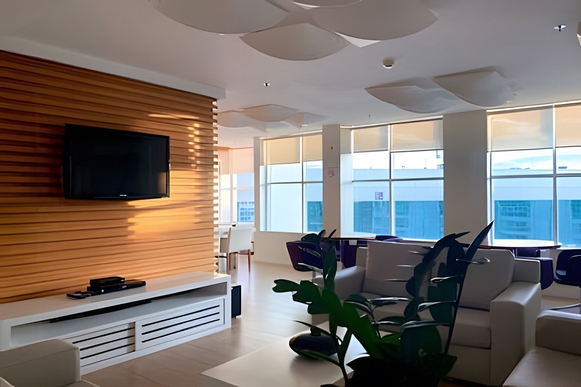 Apartment | Living area | 40-inch TV with cable channels