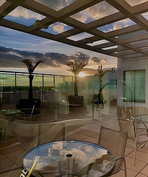 Studio | Outdoor dining