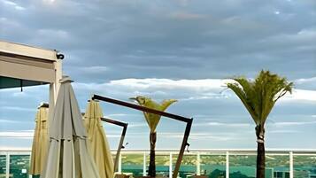 Studio | Outdoor dining