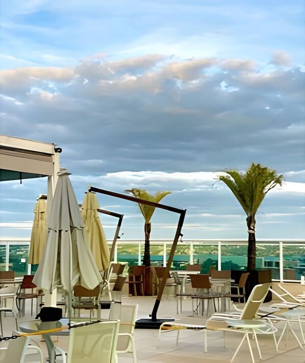 Studio | Outdoor dining