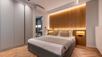 Luxury Apartment | 3 bedrooms, in-room safe, soundproofing, iron/ironing board