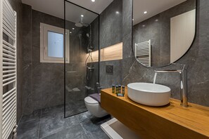 Luxury Apartment | Bathroom | Shower, free toiletries, hair dryer, towels - Phaedrus Living: Luxury Penthouse Ploutarchou (Athens)