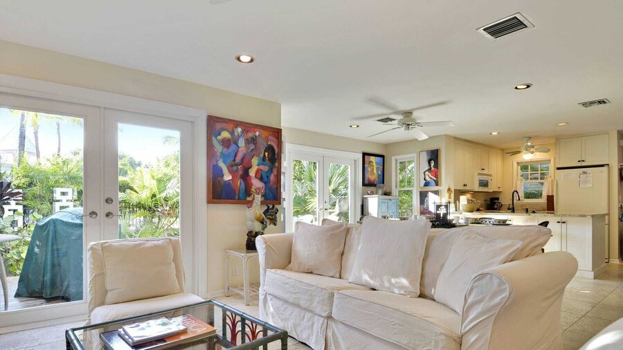 Artist Garden by Avantstay Great Location w/ Balcony, Outdoor Dining, Shared Pool & Bbq! Week Long Stays