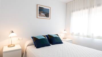 Appartement, 1 slaapkamer, balkon | Een strijkplank/strijkijzer, beddengoed