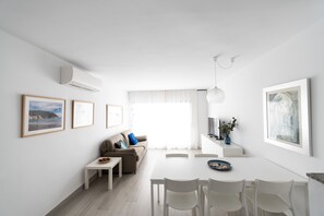 Apartment, 2 Bedrooms, Balcony | Iron/ironing board, bed sheets - Apartments Marblau (Palafrugell)