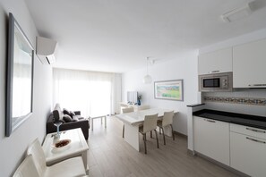 Iron/ironing board, bed sheets - Apartments Marblau (Palafrugell)
