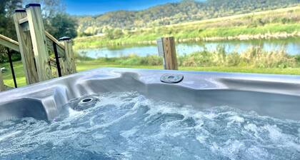 Tiny House on Upper Iowa River w/ hot tub