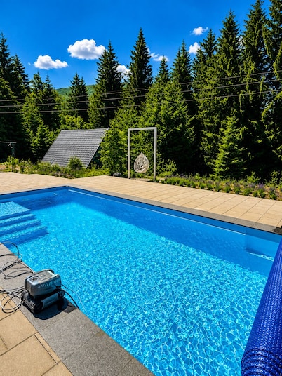 Pine Hill 1 with private Jacuzzi and heated pool during summer