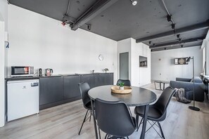 Dining - Ingolfsstræti 1 Bedroom Apt. Downtown Reykjavik (Reykjavík)