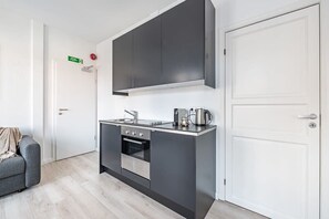 オーブン、コンロ、コーヒー / ティーメーカー、ハイチェア