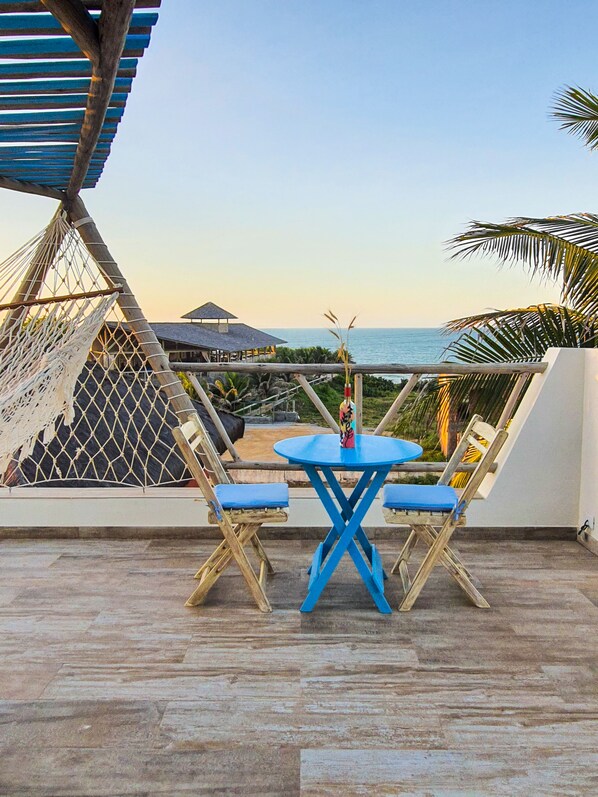 Deluxe-Zimmer, Meerblick | Terrasse/Patio