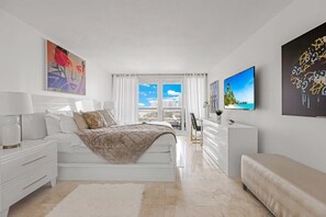 2 bedrooms, desk, iron/ironing board, WiFi