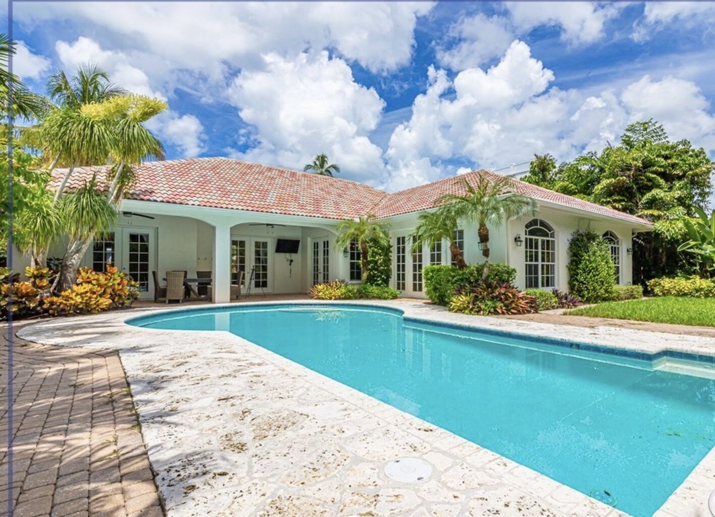 Olde Naples Luxury Home 10 Houses from the Beach