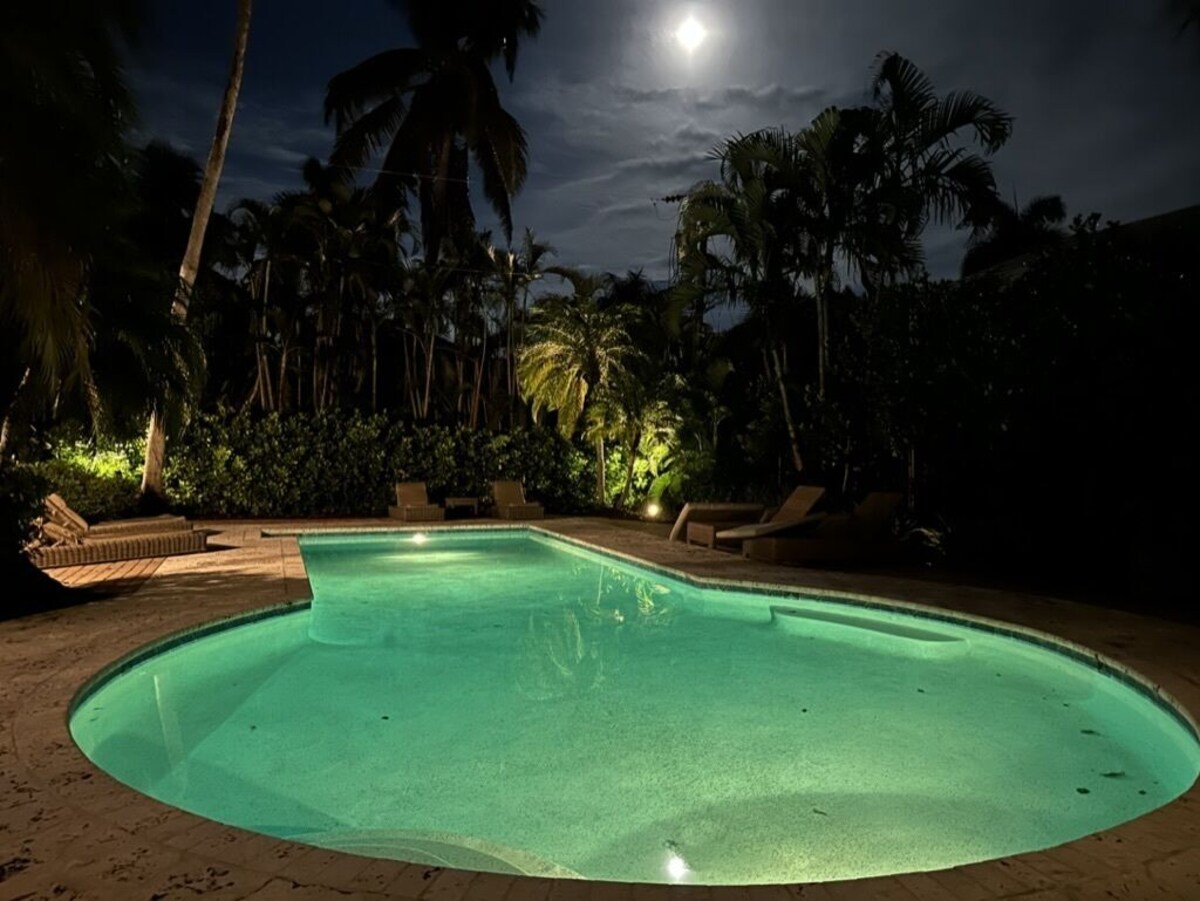 Photo 22 of Olde Naples Luxury Home 10 Houses from the Beach