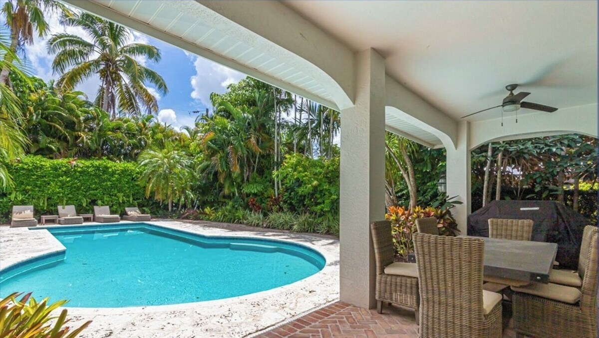 Photo 21 of Olde Naples Luxury Home 10 Houses from the Beach